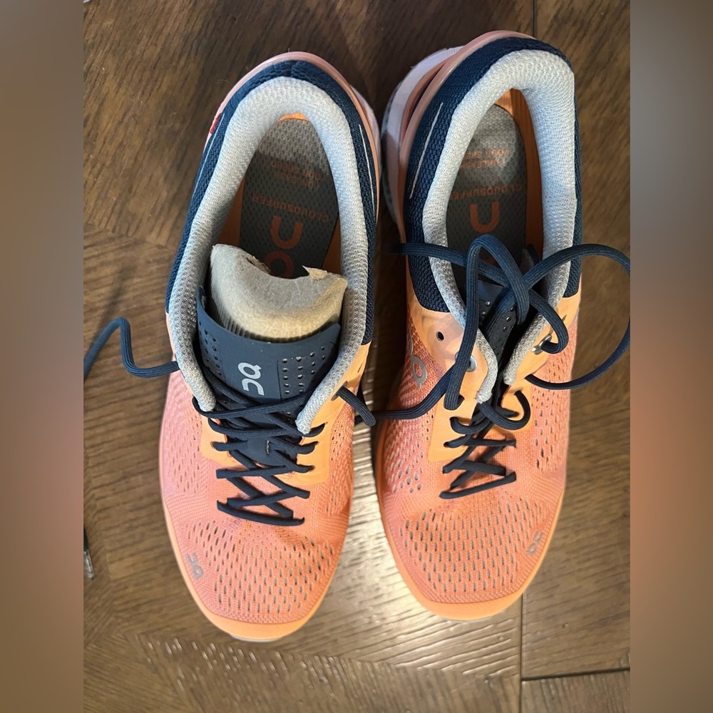 NEW! size 7 ON-on cloud sneakers blue and orange! Never worn